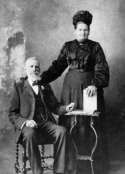 Photo of photos/Thomas Maxwell & Christina (nee McLennan) portrait